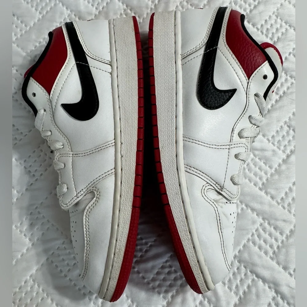 Nike Air Jordan 1 Low GS White Red Black Sneakers Big Boy Youth 7Y Woman 8.5 - Picture 12 of 15